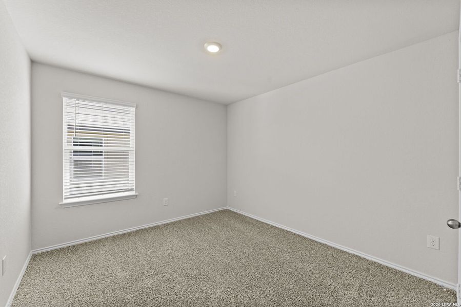 Spacious, unfurnished interior of a new home in Laurel Vistas, San Antonio (Image 20).