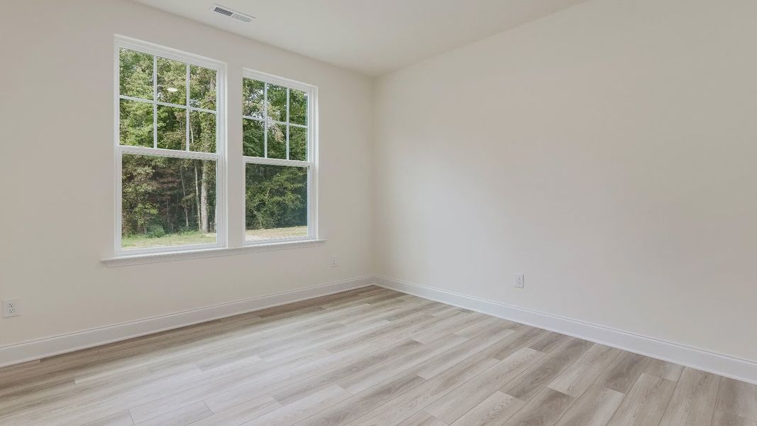 Stonehaven home plan secondary bedroom with closet