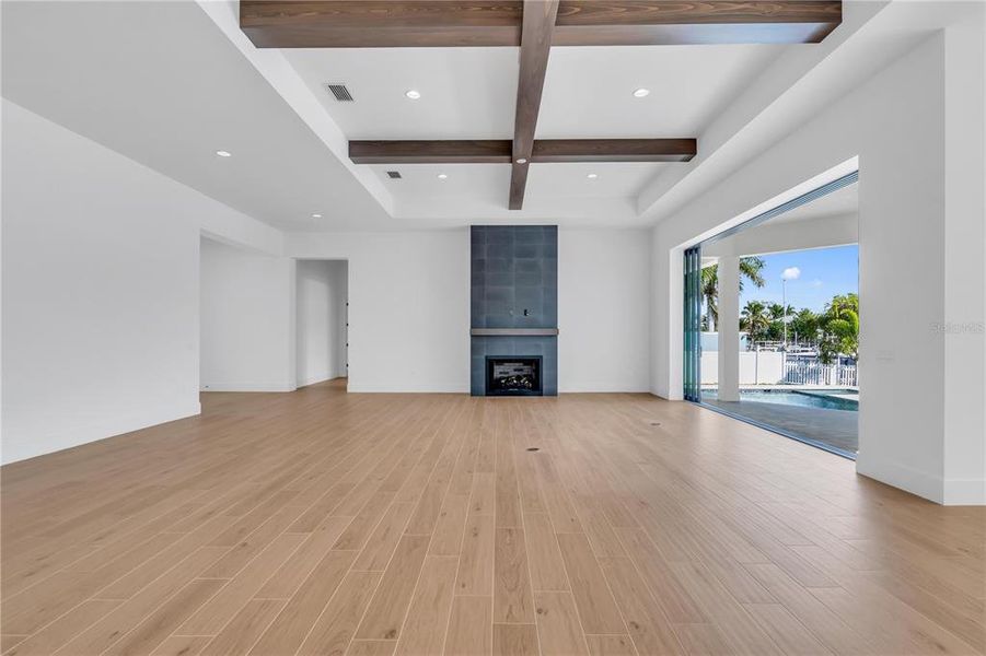 Spacious, unfurnished interior of a new home in , Sarasota (Image 38).