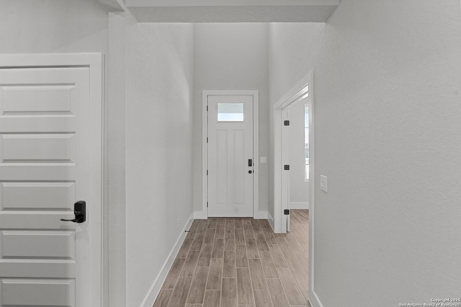 Spacious, unfurnished interior of a new home in Skybrooke, San Antonio (Image 22). Spacious, unfurnished interior of a new home in Skybrooke, San Antonio (Image 22).