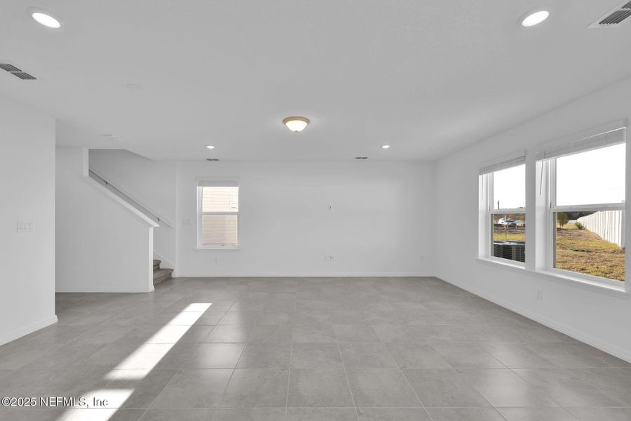 Spacious, unfurnished interior of a new home in Wells Landing, Jacksonville (Image 20).