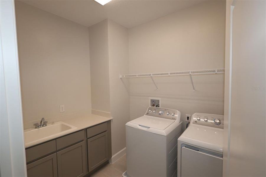 Furnished interior view inside a new home in Bay Lake Farms, St. Cloud (Image 11).