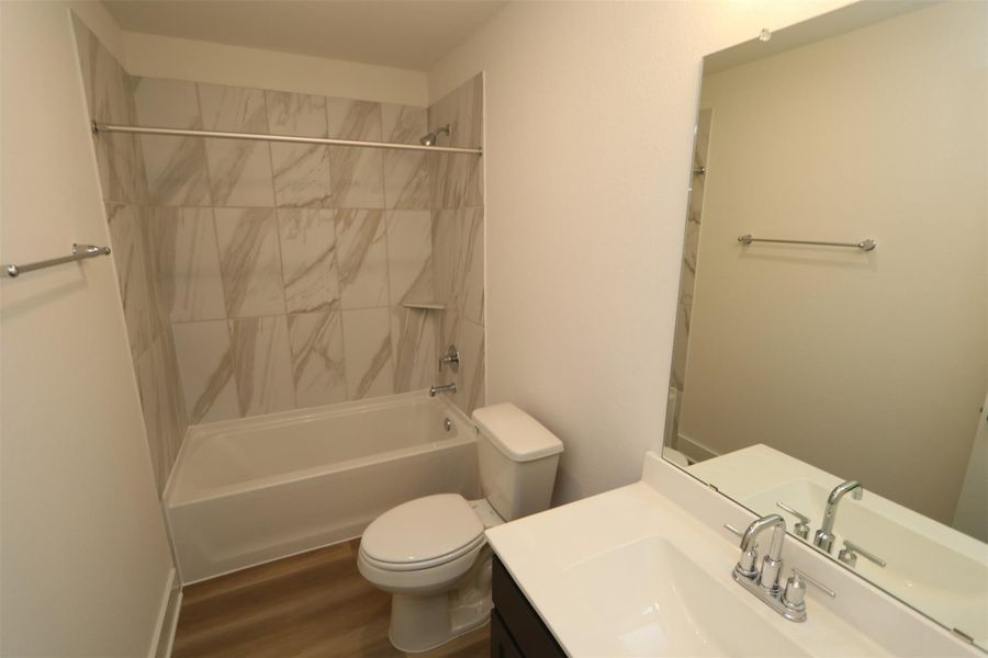 Furnished interior view inside a new home in Lago Mar, Santa Fe (Image 6).