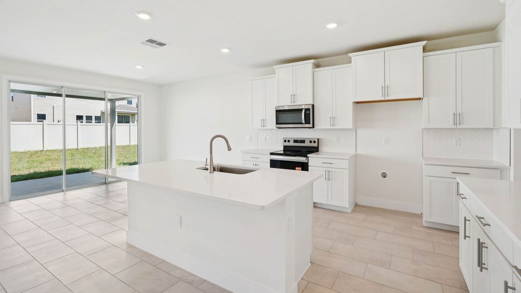 Representative furnished interior of a home built from the Hemingway by D.R. Horton in Sandal Key, Weeki Wachee (Image 15).