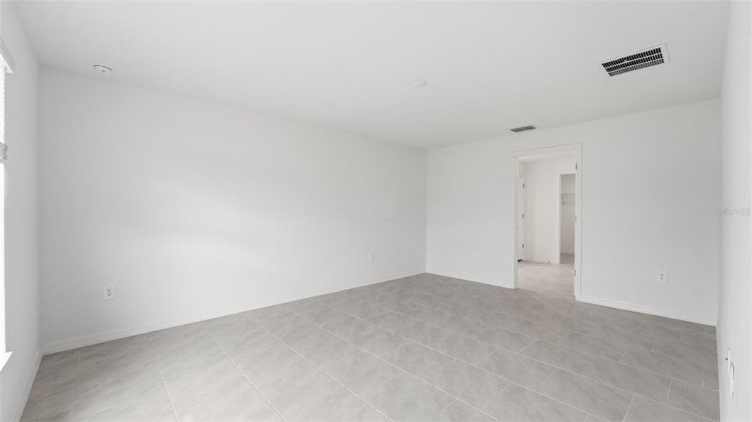 Spacious, unfurnished interior of a new home in Rotonda Lakes, Rotonda West (Image 21).