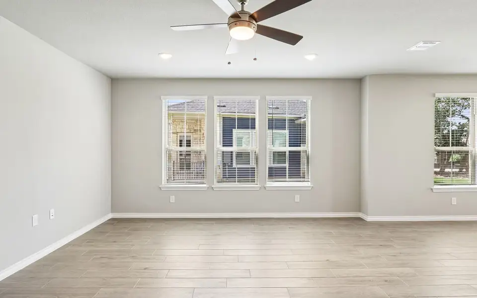 Spacious, unfurnished interior of a new home in Cottage at Kissing Tree, San Marcos (Image 10).