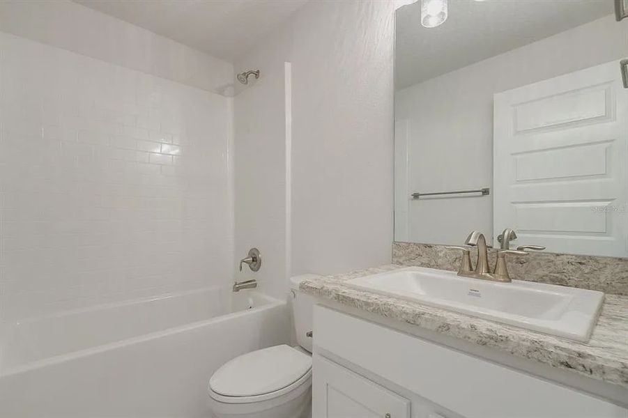 Image 12 of a home in West Oak.