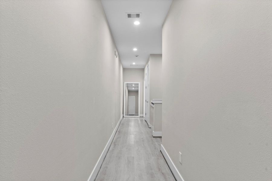 Spacious, unfurnished interior of a new home in , Houston (Image 25).