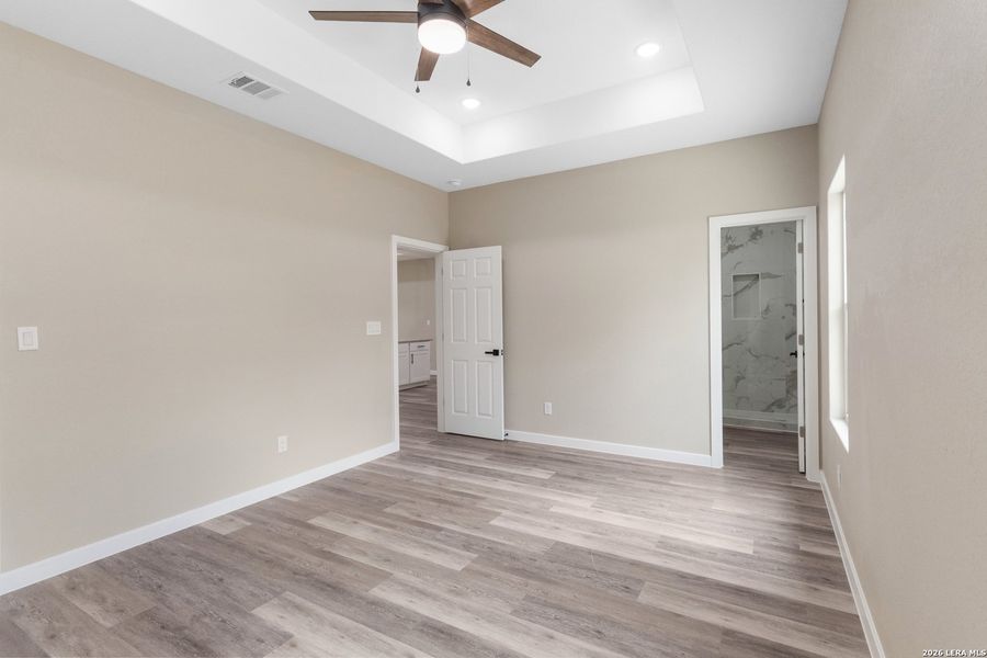 Spacious, unfurnished interior of a new home in , San Antonio (Image 10).