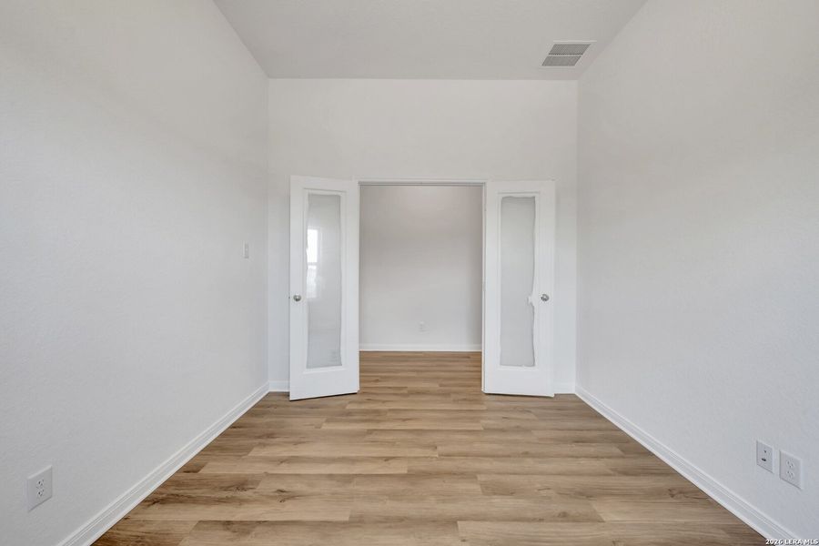 Spacious, unfurnished interior of a new home in Chaparral Ranch, Floresville (Image 19).