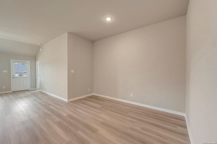 Spacious, unfurnished interior of a new home in Greenspoint Heights, Seguin (Image 34).