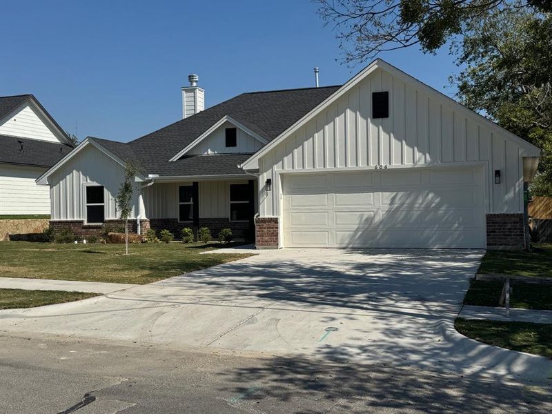 Front exterior of a new home in , Weatherford, TX, highlighting curb appeal (Image 23). Front exterior of a new home in , Weatherford, TX, highlighting curb appeal (Image 23).