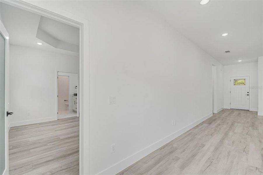 Spacious, unfurnished interior of a new home in , St. Cloud (Image 37).