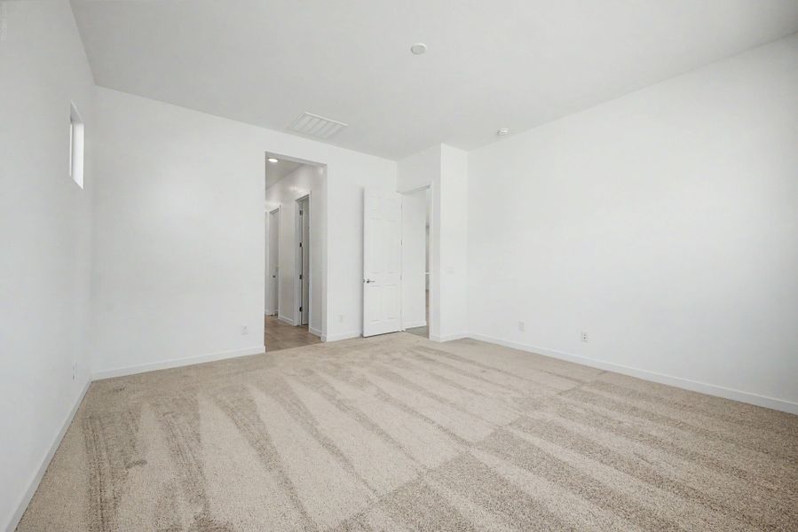 Spacious, unfurnished interior of a new home in Landmarke, San Tan Valley (Image 11).