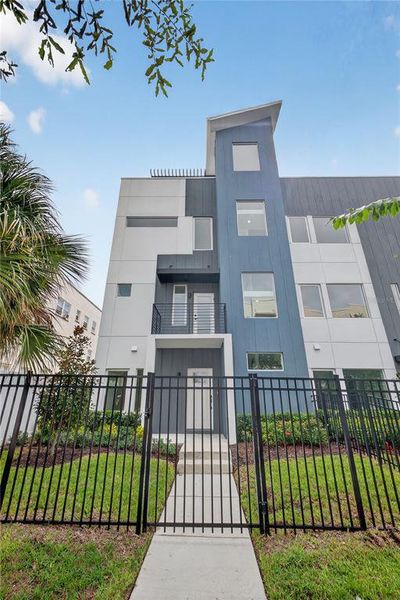 Front exterior of a new home in , St. Petersburg, FL, highlighting curb appeal (Image 25).