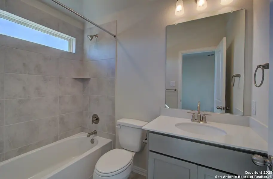 Furnished interior view inside a new home in Sunflower Ridge, New Braunfels (Image 6).