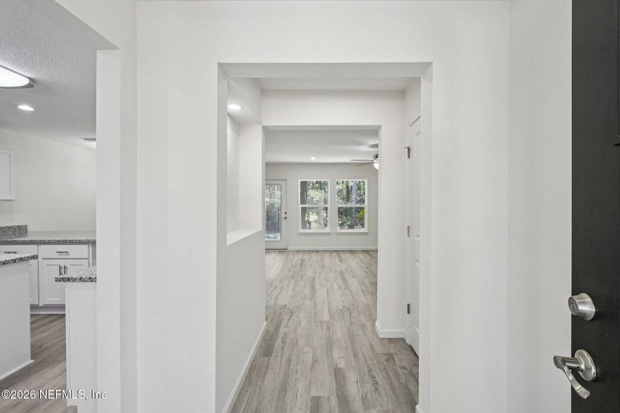 Spacious, unfurnished interior of a new home in , Middleburg (Image 46).