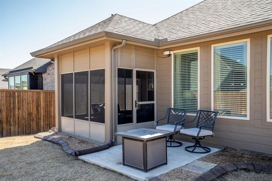 Cozy patio ideal for backyard gatherings!