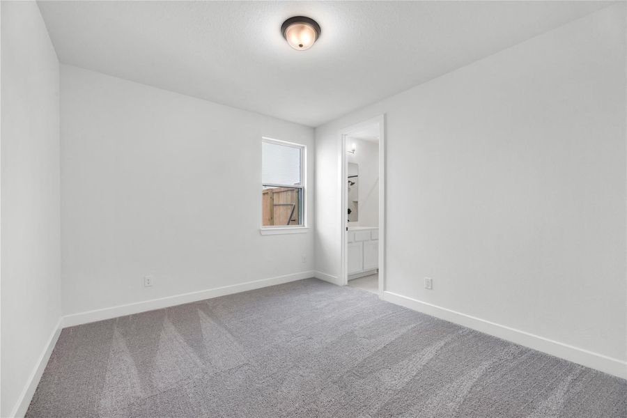 Spacious, unfurnished interior of a new home in Cross Creek West, Fulshear (Image 21).