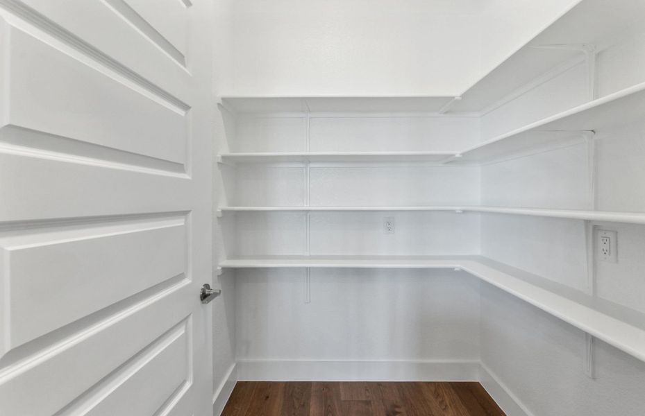 Spacious, unfurnished interior of a new home in Sun City Texas, Georgetown (Image 9).