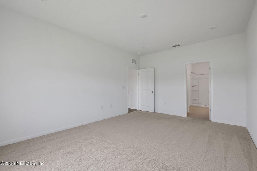 Spacious, unfurnished interior of a new home in Diamond Springs, Jacksonville (Image 30).