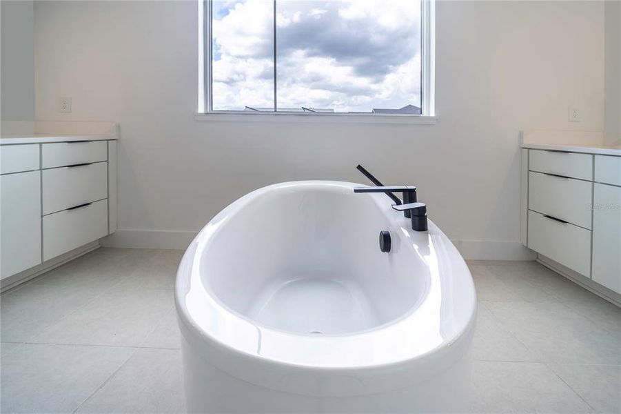 Furnished interior view inside a new home in , Orlando (Image 7).