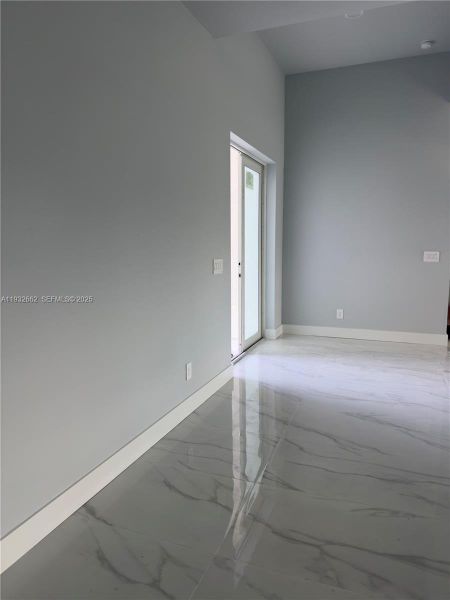 Spacious, unfurnished interior of a new home in , Lehigh Acres (Image 18).