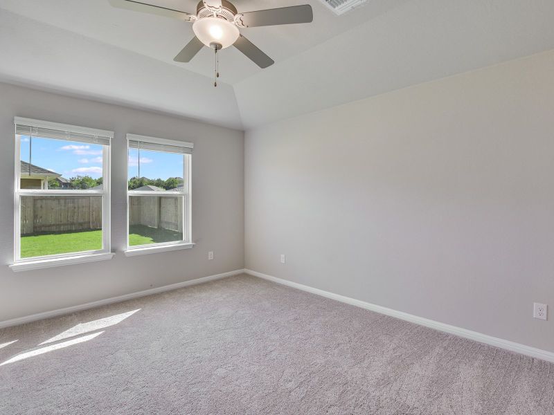 Spacious, unfurnished interior of a new home in Riverbend at Double Eagle - Reserve Collection, Cedar Creek (Image 6).