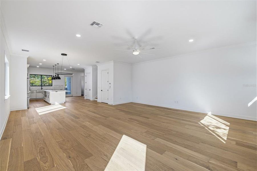 Spacious, unfurnished interior of a new home in , Tampa (Image 16).