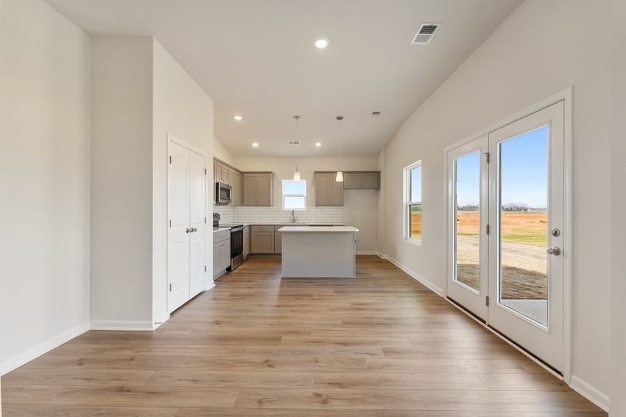 Spacious, unfurnished interior of a new home in Dove Hollow, Chesnee (Image 16).