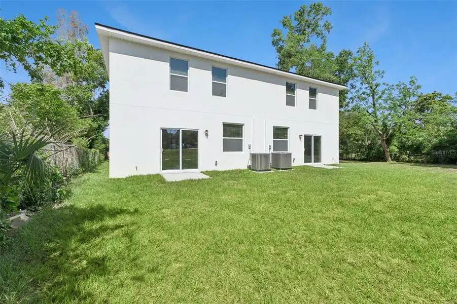 Exterior details and patio area of a home in , Lakeland (Image 4).