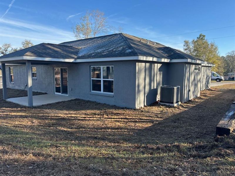 Exterior details and patio area of a home in , Citrus Springs (Image 3).