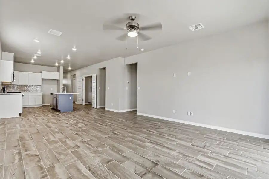 Spacious, unfurnished interior of a new home in Paseo del Este, El Paso (Image 25). Spacious, unfurnished interior of a new home in Paseo del Este, El Paso (Image 25).