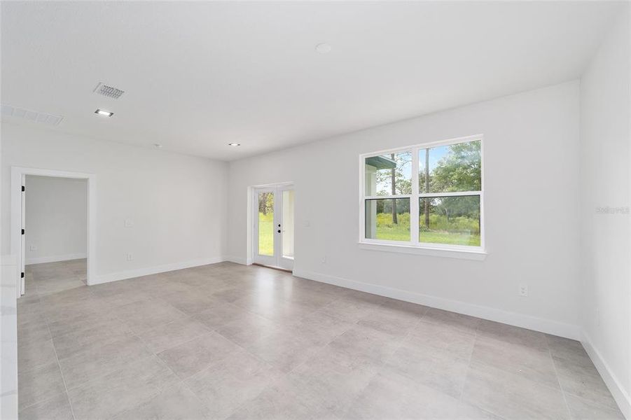 Spacious, unfurnished interior of a new home in , Ocala (Image 20).
