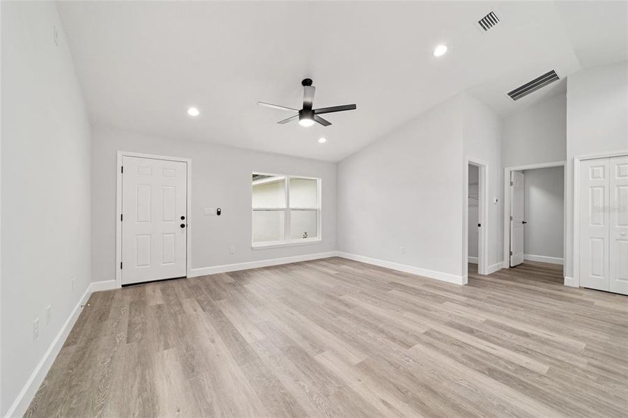 Spacious, unfurnished interior of a new home in , Ocala (Image 24).