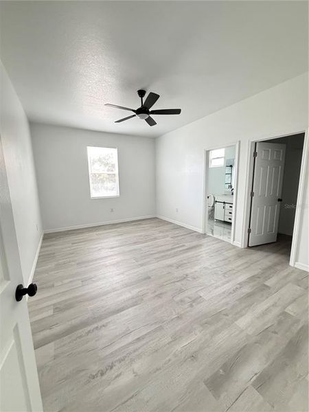 Spacious, unfurnished interior of a new home in , Lakeland (Image 10).