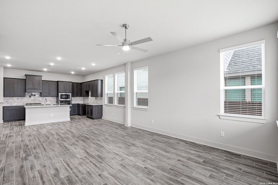 Spacious, unfurnished interior of a new home in Stillwater Ranch, San Antonio (Image 24).