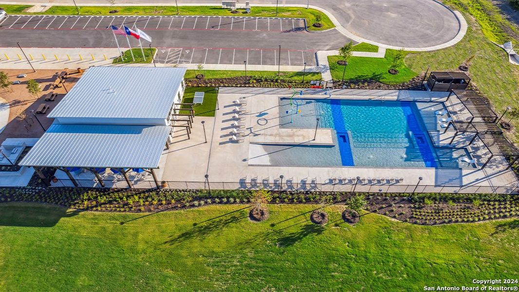 Community amenities in Avenida, Converse (Image 30).