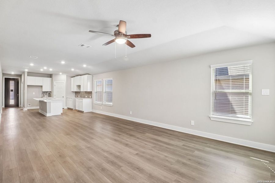 Spacious, unfurnished interior of a new home in Lark Canyon, New Braunfels (Image 19).