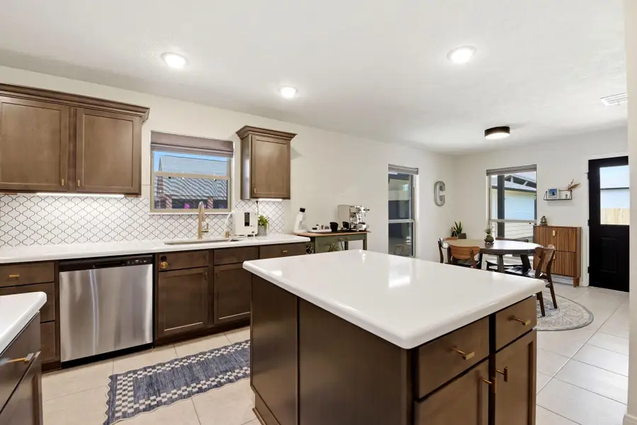 Furnished interior view inside a new home in Pedregal, Dickinson (Image 6).