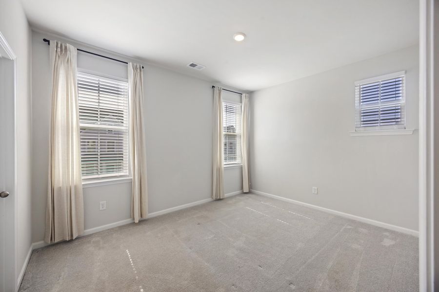 Spacious, unfurnished interior of a new home in Sweetgrass at Summers Corner, Summerville (Image 20). Spacious, unfurnished interior of a new home in Sweetgrass at Summers Corner, Summerville (Image 20).