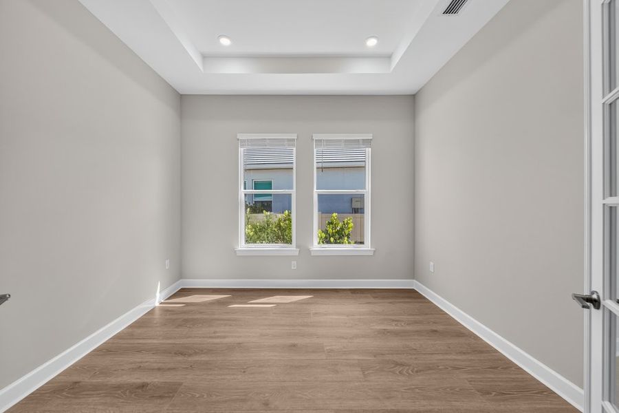 Spacious, unfurnished interior of a new home in Esplanade by the Islands, Naples (Image 21).