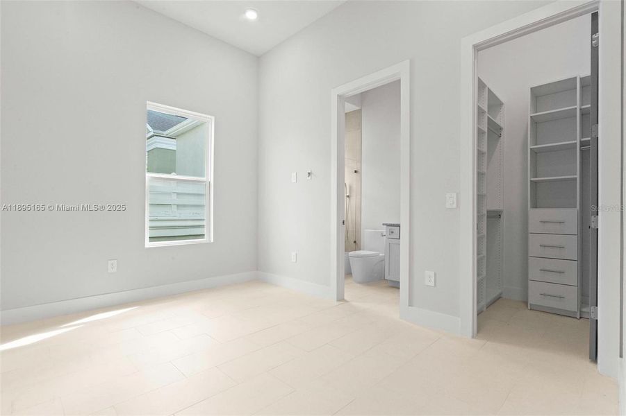Spacious, unfurnished interior of a new home in Reunion Resort, Reunion (Image 38).