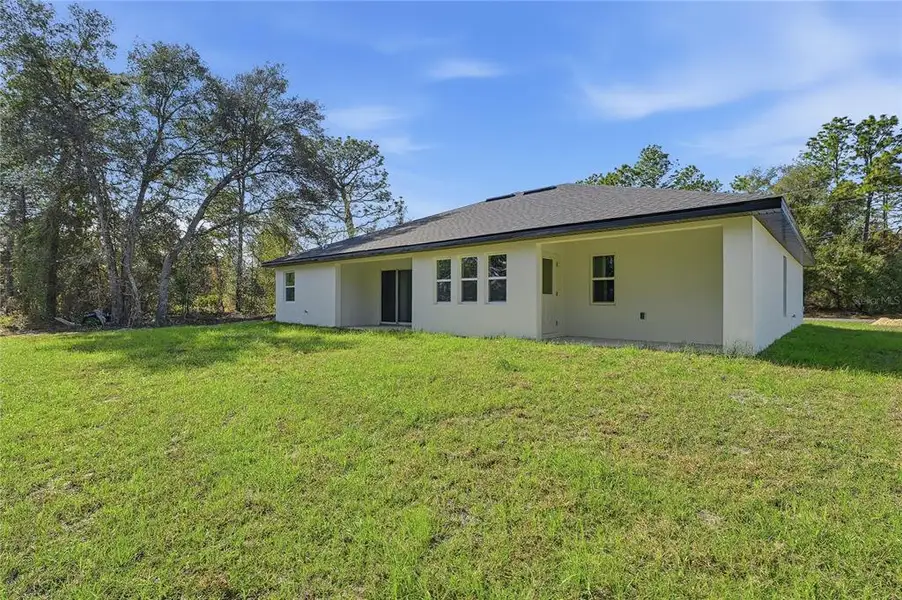 Exterior details and patio area of a home in , Ocala (Image 4).