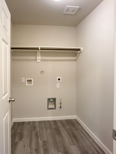 Representative unfurnished interior of a home built from the Floor Plan 1816 by Colina Homes in Grand Magnolia, Magnolia (Image 43). Representative unfurnished interior of a home built from the Floor Plan 1816 by Colina Homes in Grand Magnolia, Magnolia (Image 43).