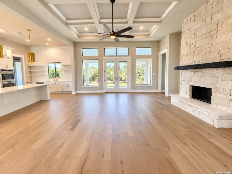 Spacious, unfurnished interior of a new home in , Canyon Lake (Image 23).