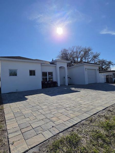 Exterior details and patio area of a home in , Seminole (Image 20).