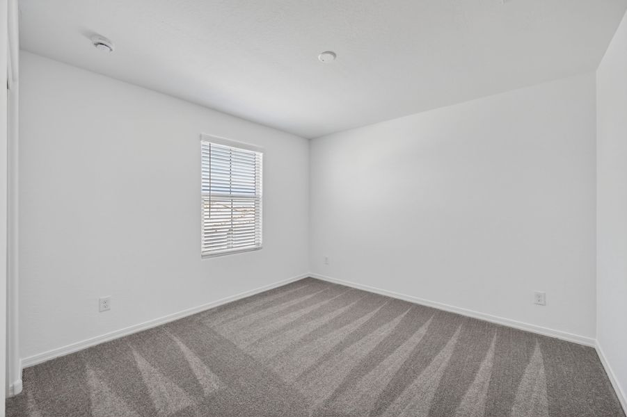 Spacious, unfurnished interior of a new home in Artisan at Asante, Surprise (Image 20).