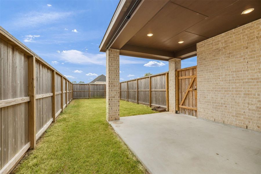 Exterior details and patio area of a home in Riceland, Mont Belvieu (Image 4).