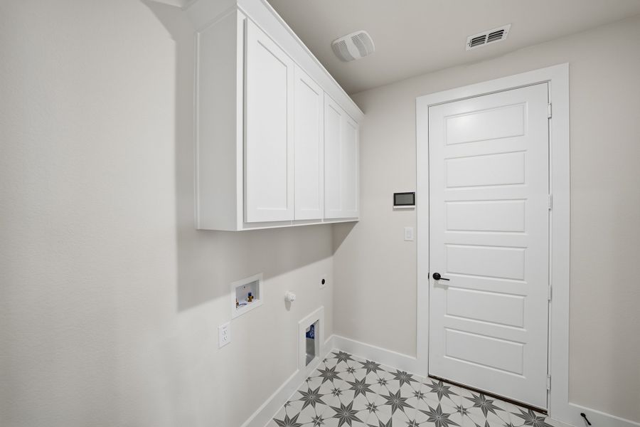 Spacious, unfurnished interior of a new home in Aster Park, McKinney (Image 26).